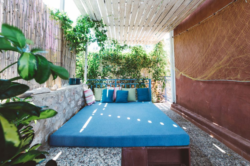 Daybed in 3 bedroom villa Alico on the Greek island of Zakynthos neat The Peligoni Club