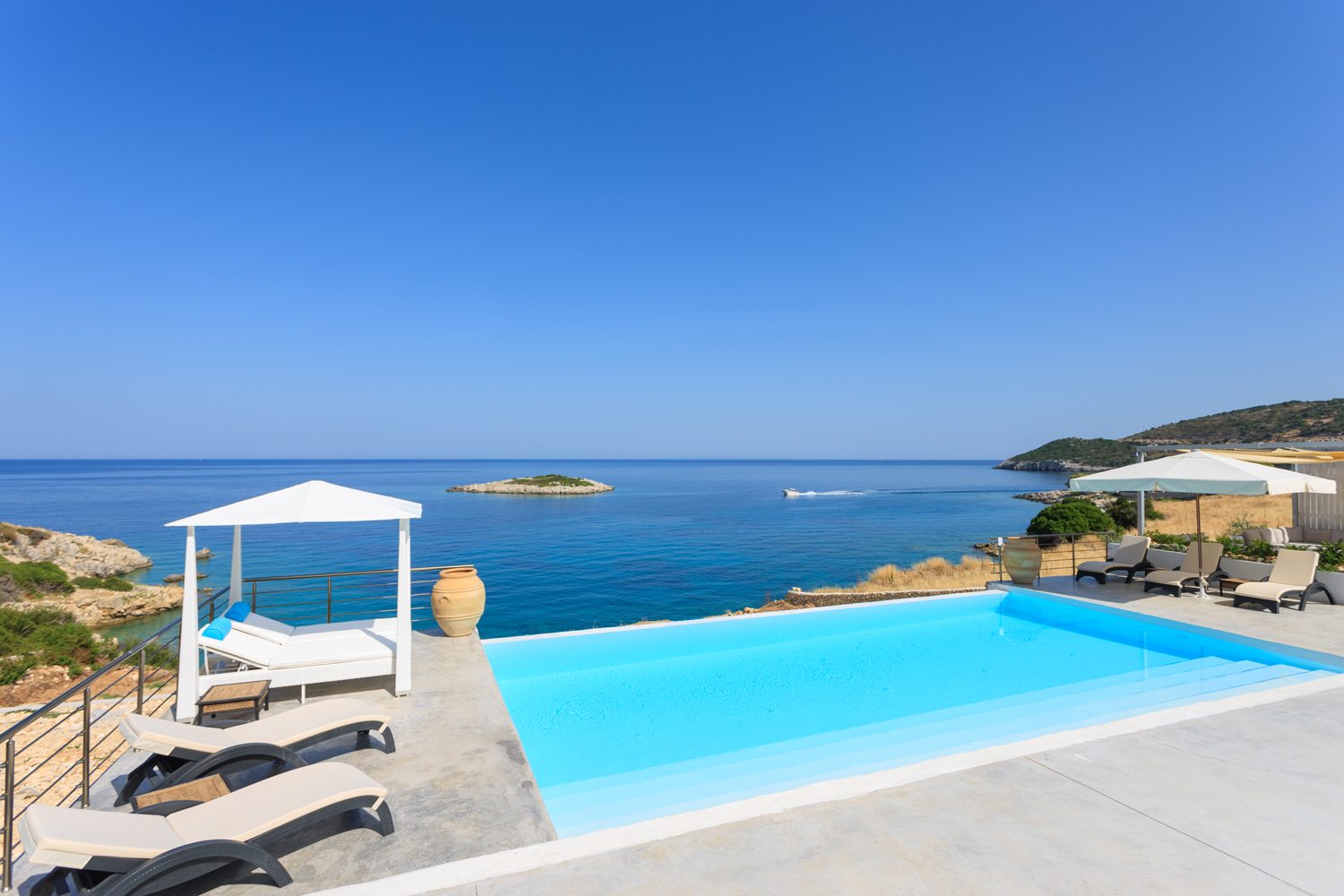 Infinity pool of Amoulakis Luxury villa in greece with The Peligoni Club